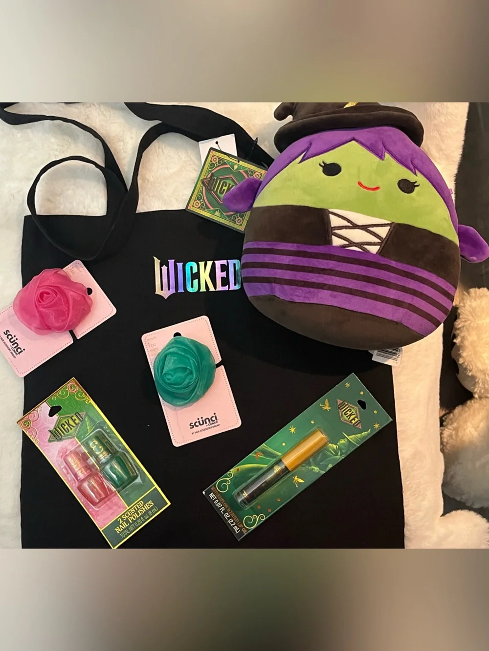 Make Your Own Magic Black Wicked Tote Bag - Accessories Bundle - Picture 4 of 5